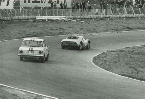 GT-II Race Skyline GT and Porsche 904