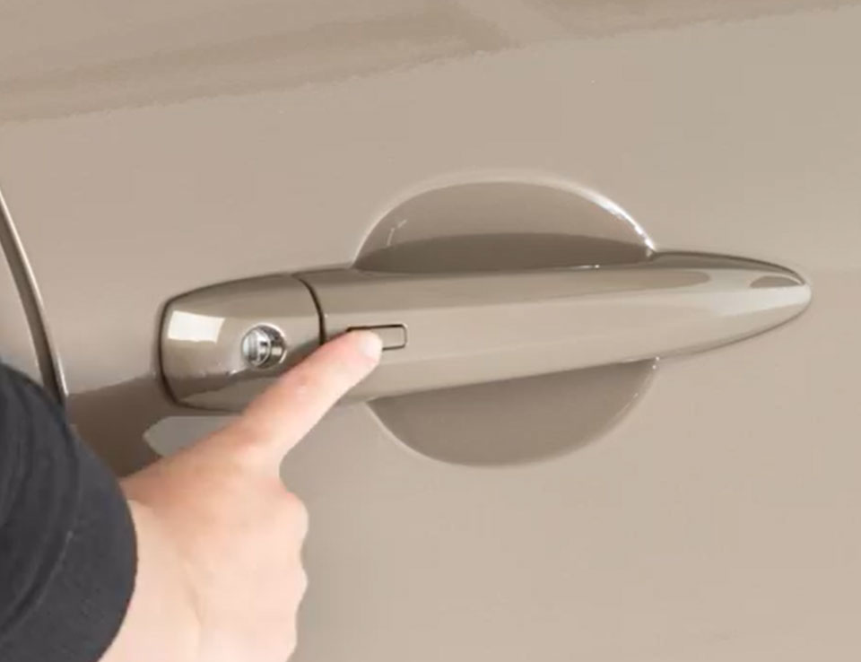 Door locking / unlocking Door locking / unlocking