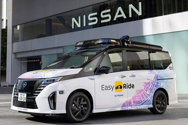 進化したドライバーレス自動運転実験車の走行を公開