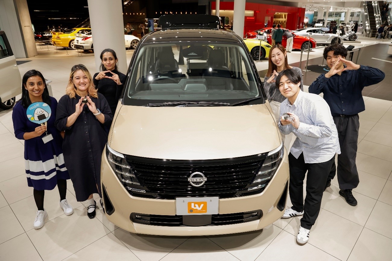 「日産セレナ」を通じて開発途上国の子どもたちに給食を届ける「おにぎりアクション」